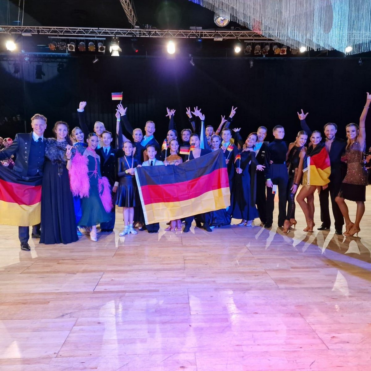 Team Match Profi und Amateure • Dutch Open • Assen/NL Deutscher Professional Tanzsportverband Team Match Profi und Amateure • Dutch Open • Assen/NL Deutscher Professional Tanzsportverband